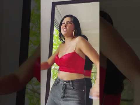 Wideo: Sofia Castro Bardzo Seksowna Na Festiwalu Coachella
