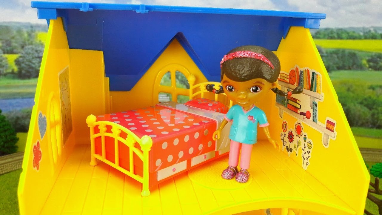 LA DOTTORESSA PELUCHE E LA SUA CASA AMBULATORIO ci sono tanti LA DOTTORESSA PELUCHE E LA SUA CASA AMBULATORIO ci sono tanti giocattoli bisognosi di affetto Cartoni Animati