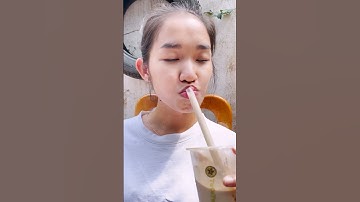 Uống trà sữa kiểu "độc lạ" quá #Shorts