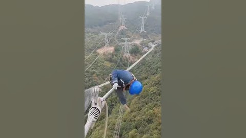 Những ngày lao động vất vả của người thợ kéo điện cao áp #shorts