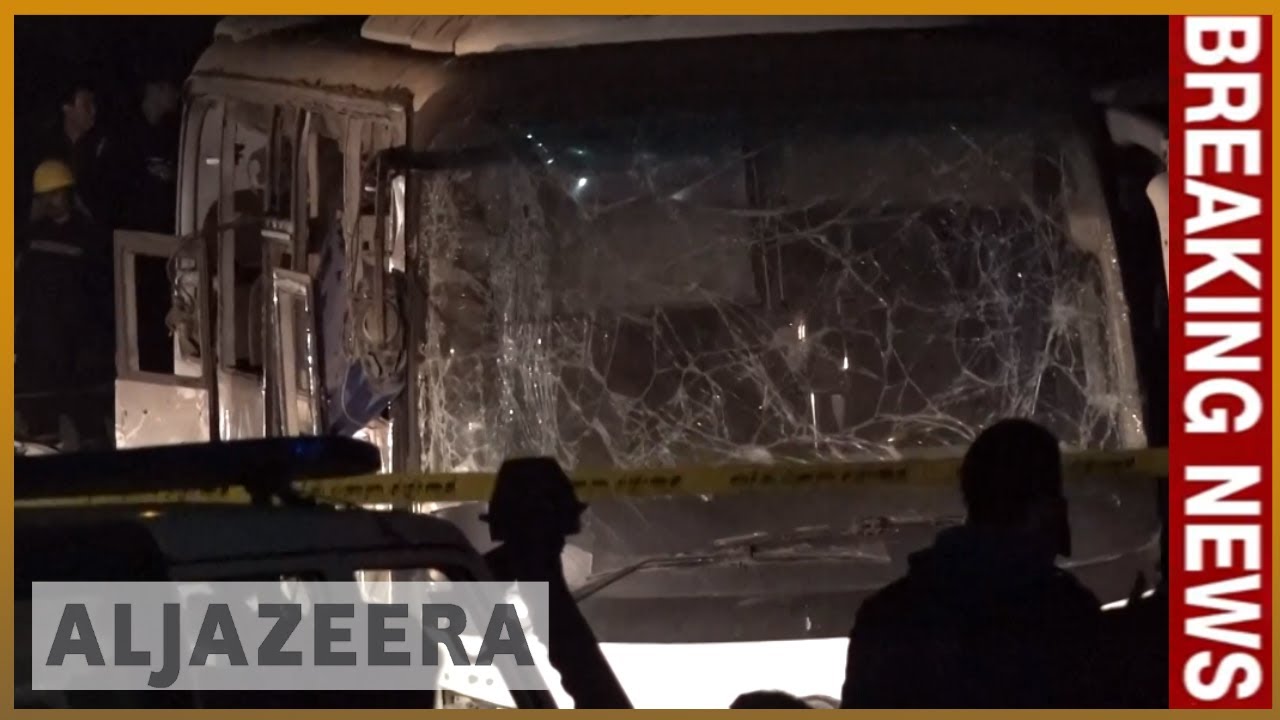 🇪🇬 قنبلة تقتل ثلاثة سياح ومرشدين سياحيين فيتناميين قرب أهرامات مصر | الجزيرة الإنجليزية