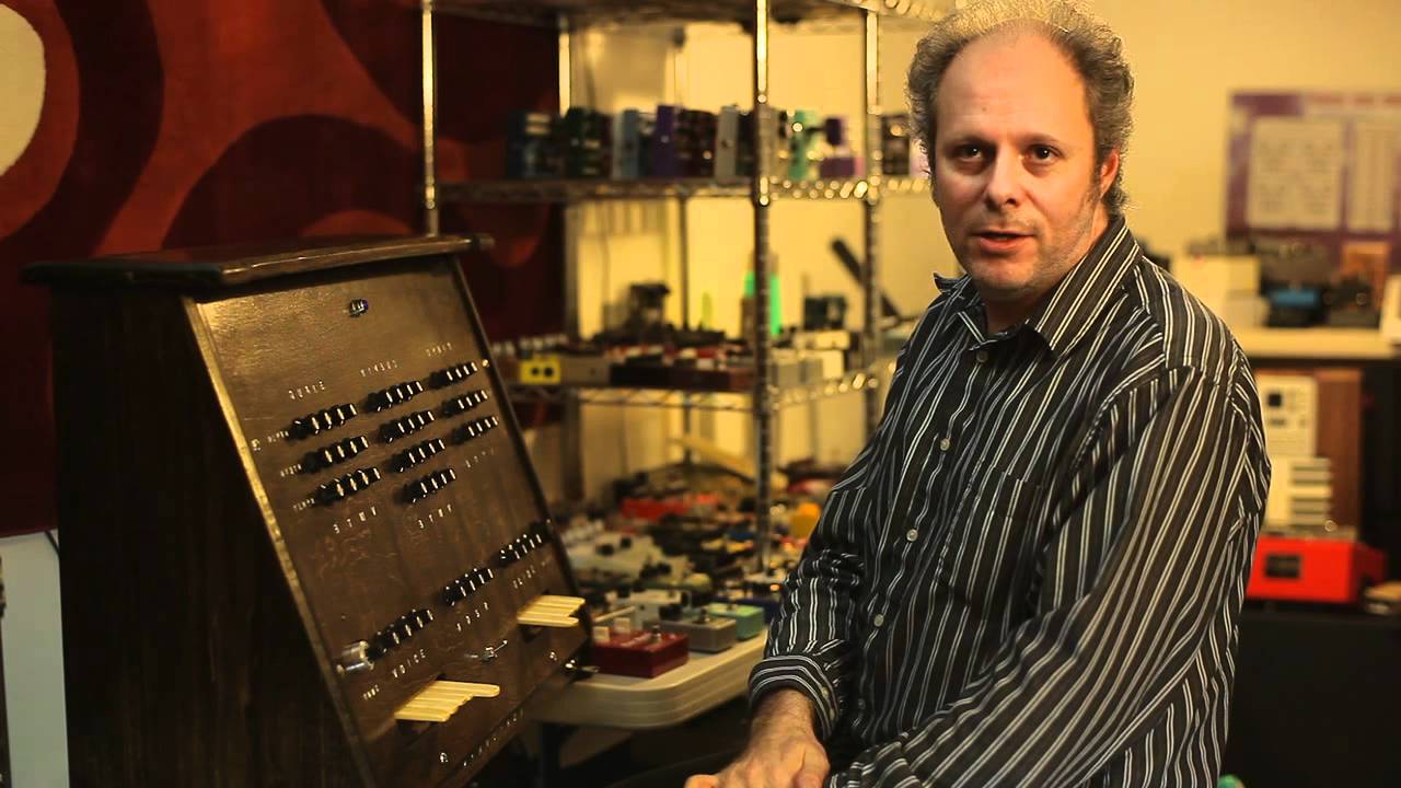 Leon Dewan demonstrates the Dewanatron Hymnotron at Big City Music