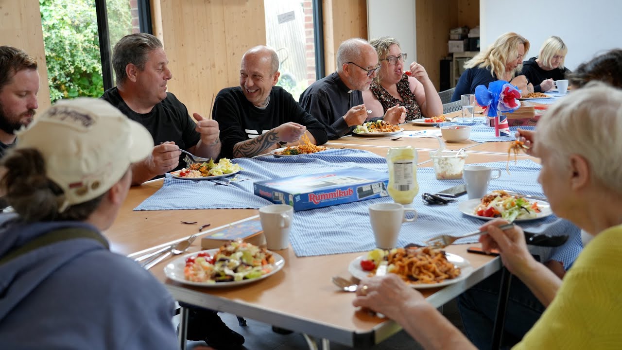 Live 64 Bus Times Monks Hill