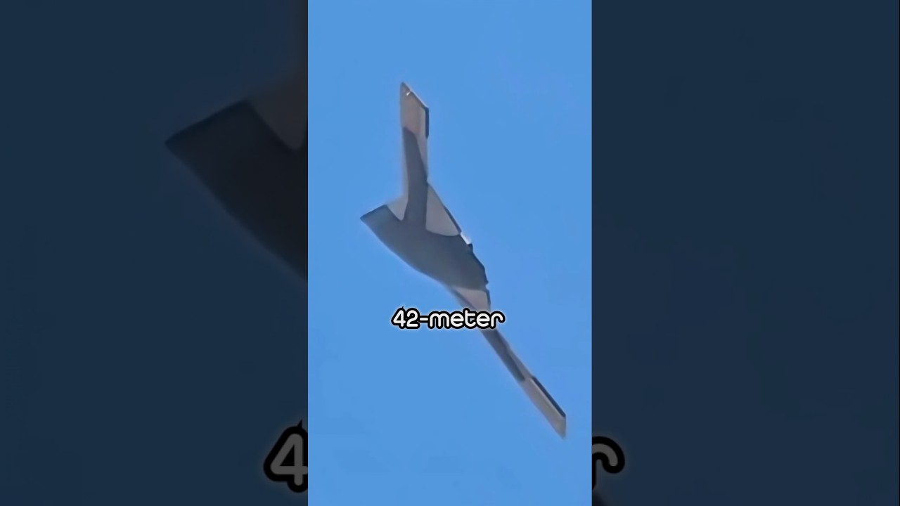 Гигантский китайский беспилотный бомбардировщик-невидимка только что взлетел