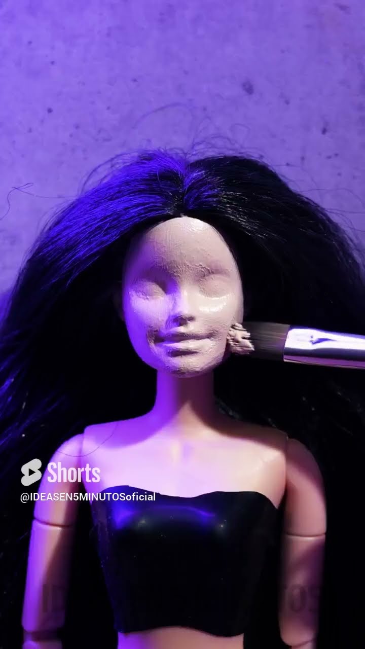 ¡Transformé mi muñeca en Merlina! #short