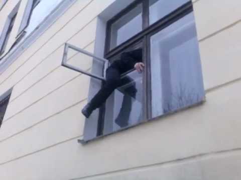 Ноутбук ухтинки ушел через форточку