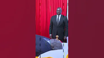 Deputy President Ruto Caught on Camera Laughing at Mwai Kibaki burial....