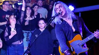 Crowd Starts To Dance When I Play The Best Song in The World