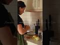 Ein stiller Moment in der Küche | A quiet kitchen moment | Slow living aesthetic