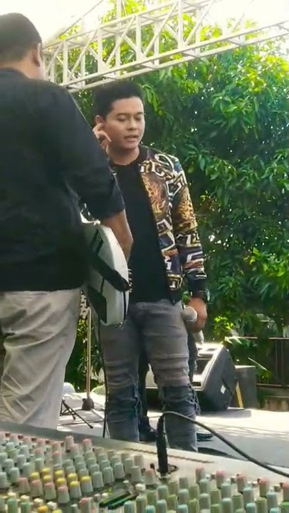 Andi KDI saat sedang memilih lagu& mencari nada... live Pekalongan 2022@new Mplazanan
