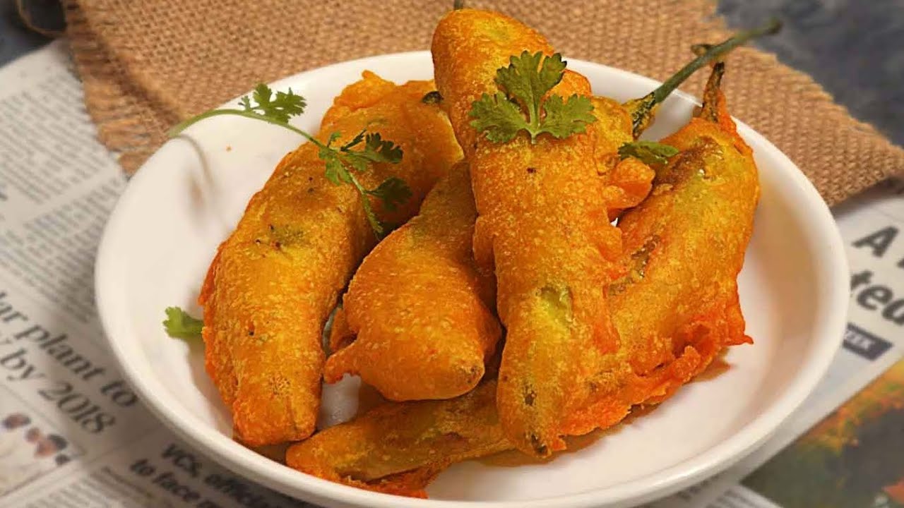 చలికాలంలో వేడివేడిగా ఆలు తో ఇలా మిర్చి బజ్జి చేయండి potato stuffed Chilli bajji Hyderabad