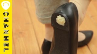 靴底に付いたガムを簡単に取る裏ワザ │ How To Remove Gum From Your Shoes