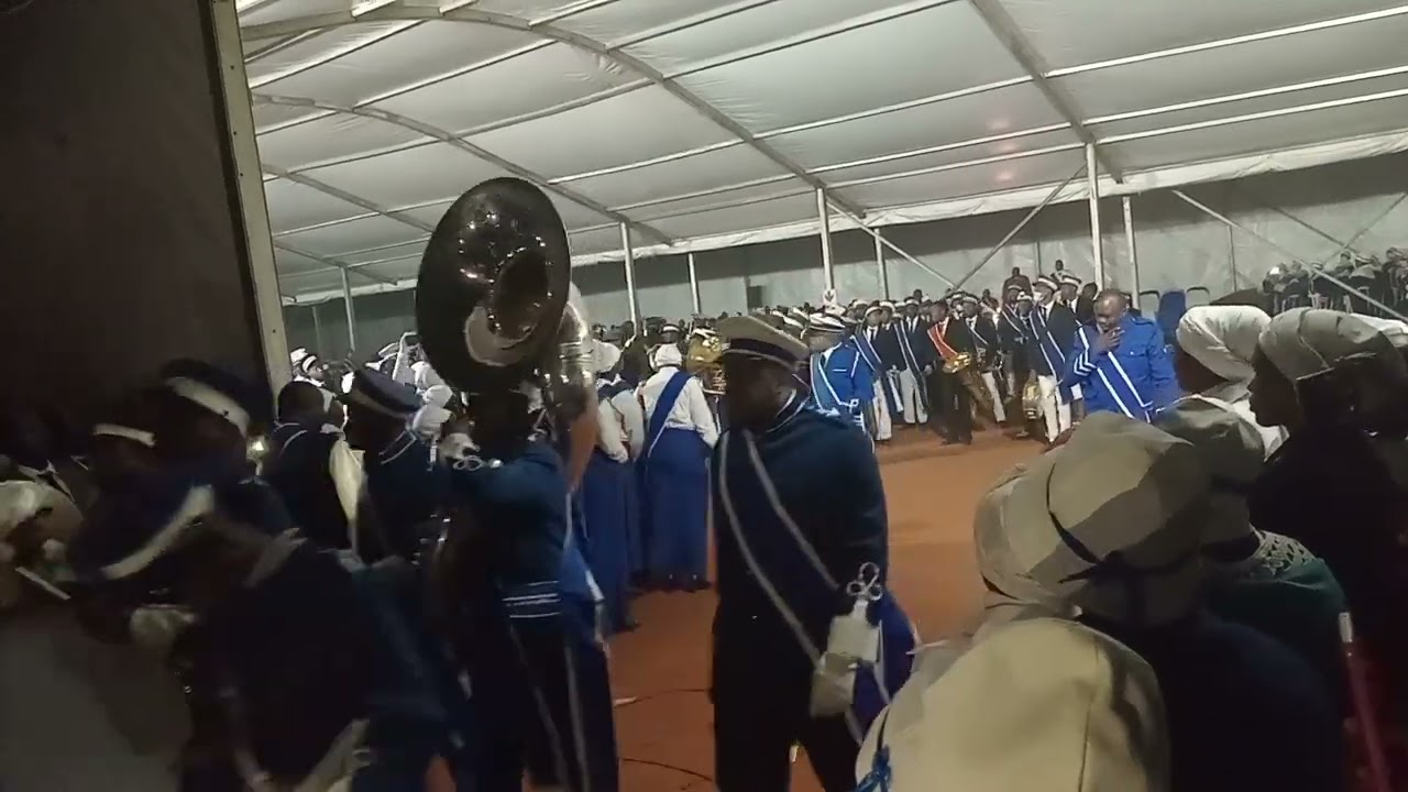 WA THANDA IZWE KANGAKA