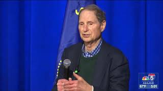 Senator Ron Wyden's Medford Town Hall briefly disrupted by protesters