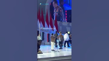 MOMEN PRESIDEN PRABOWO HERAN KE PARA GURU: KOK KALIAN SENANG BANGET SAMA TEDDY?