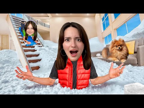 ZEYNEP VE HİRANUR KAR YAĞARKEN SAKLAMBAÇ OYNADIK HİDE AND SEEK