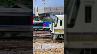 【Nゲージ】留置線に停車中の221系の横を通過するHOT7000系 #shorts 【ユート放送局】