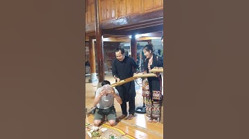 Mời rượu Thác 7 tầng của đồng bào dân tộc Thái