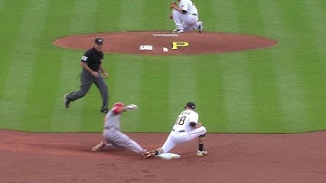 CIN@PIT: Hamilton steals second base in the 1st