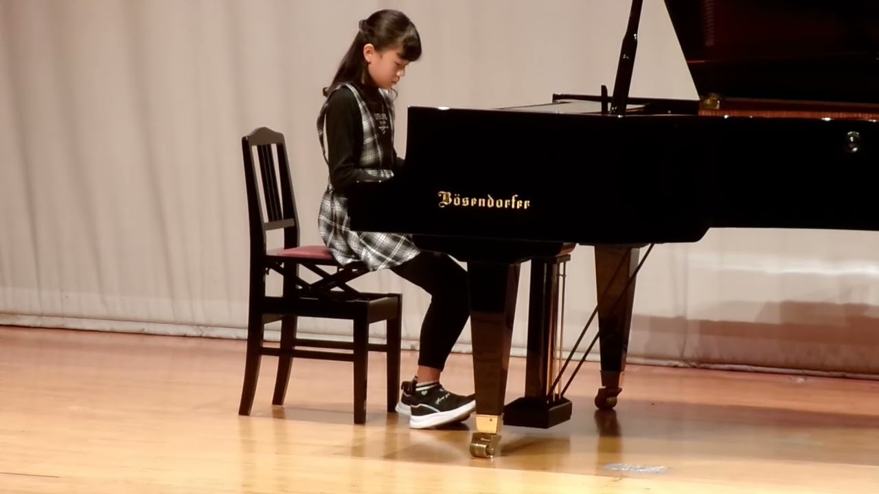 「ツバメ」ピアノ演奏：柊花