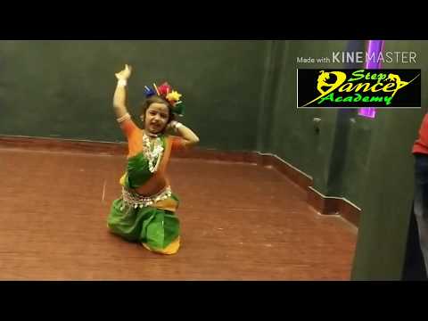 Rupsa friend ll 4 years old Soniya AMAZING  Bengali folk dance ll Aj fagune agun lage
