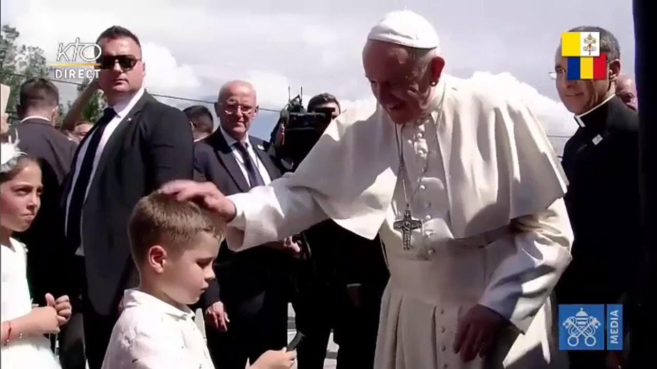 Rencontre du pape François avec la communauté Rom prière universelle mariage