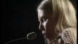 Video thumbnail of "big yellow taxi - joni mitchell in concert 1970"