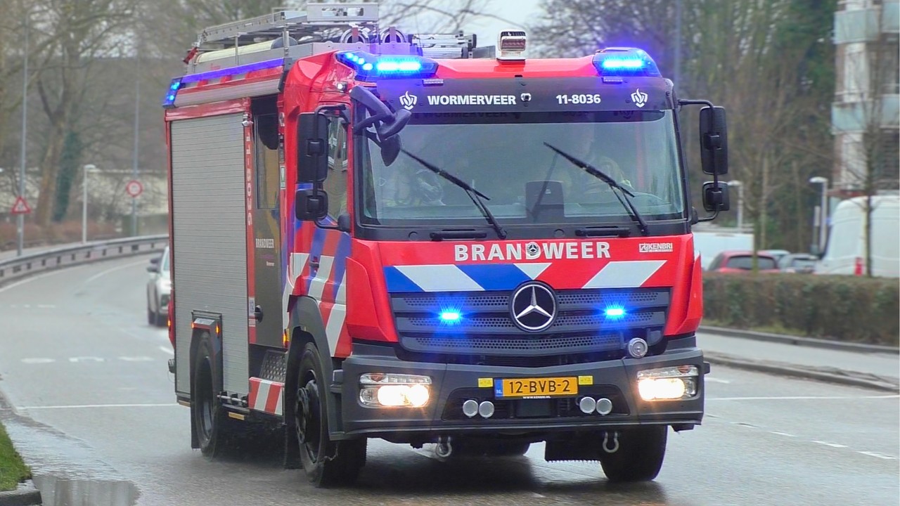 Brandweer, Politie, Mobiel Medisch Team & Ambulances met spoed onderweg in Zaandam! - Compilatie!