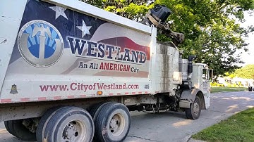 Midwestern Sanitation: Mack LEU/ Heil DuraPack Python