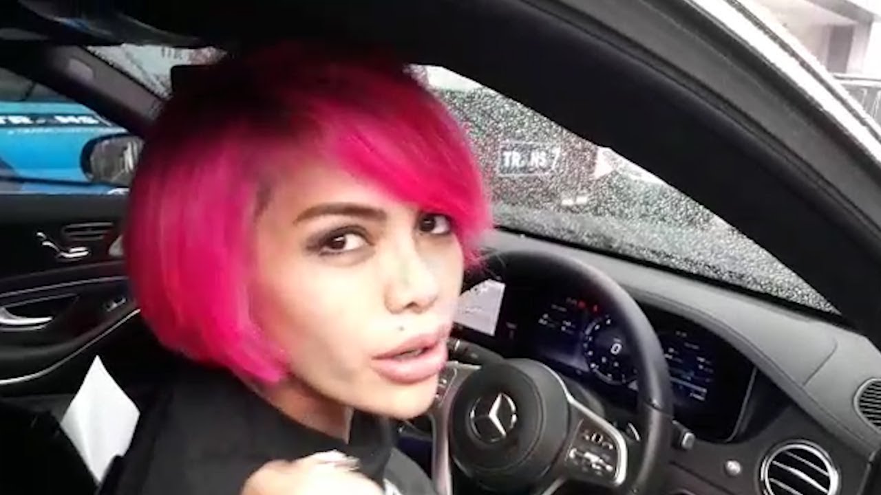 Lagi Hamil Cat Rambut  Jadi Pink Nikita  Mirzani  Santai 