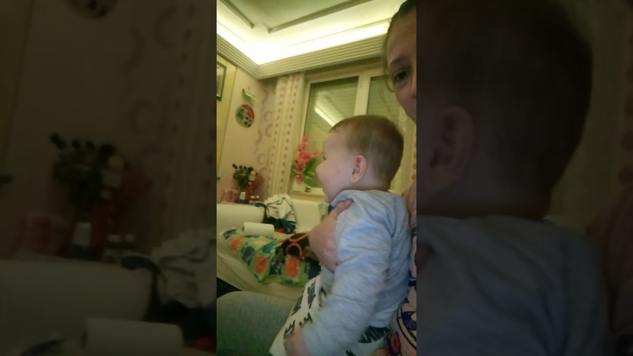 Gülen komik bebek video YouTube