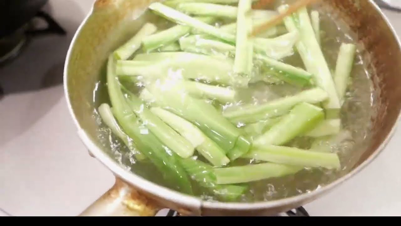 Edible Hosta plants ギボウシ The most delicious House Plant!