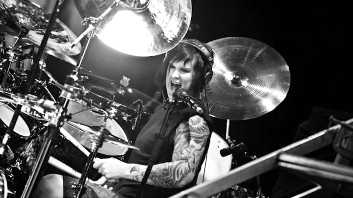 Avenged Sevenfold- So Far Away feat. Dadebrayant (...