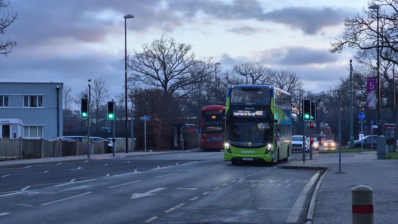 On loan to Metrobus: Brighton & Hove ADL Enviro400 MMC | 736 (YY24 EJD) | Route 400