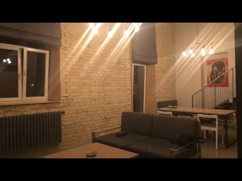 वीडियो: विल्नीयस में आधुनिक अटारी अपार्टमेंट ओल्ड टाउन के प्रकटीकरण दृश्य: वाईसीएल द्वारा डीओ परियोजना