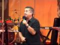 Con la vara de Moises canta Eddy Soto en Iglesia Camino de Santidad