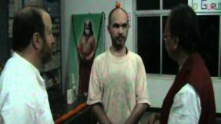 Kriya yoga: yogacharya dr. chanchal roy from kolkata, teaching
brahmachari devananda how to maintain constant alertness on the inner
self at 2nd annual i...