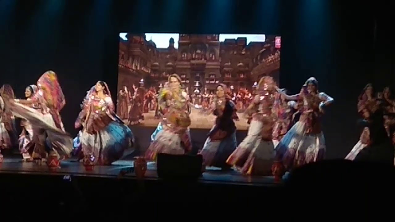 Ghoomar performance - live