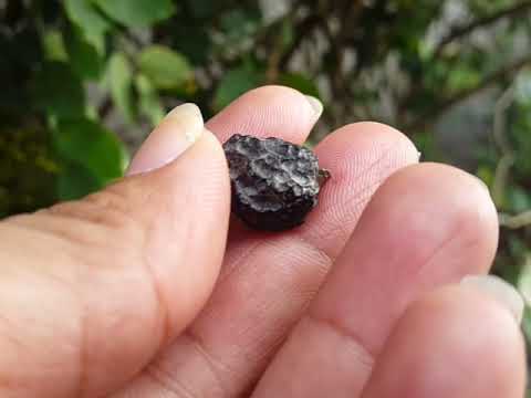 Batu satam batu luar angkasa. 