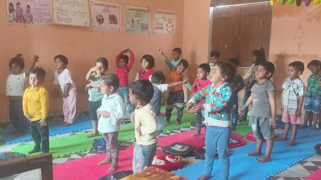 र अक्षर का गाना 