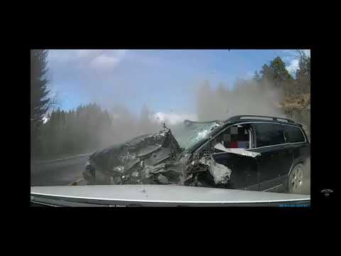 ДТП с фурой (Джили Атлас и Вольво ХС 70)..просто сравните...Geely Atlas and volvo crash with truck