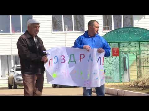 Мамадышских победителей фестиваля "Созвездие - Йолдызлык" встретили плакатами, шарами и живым коридором