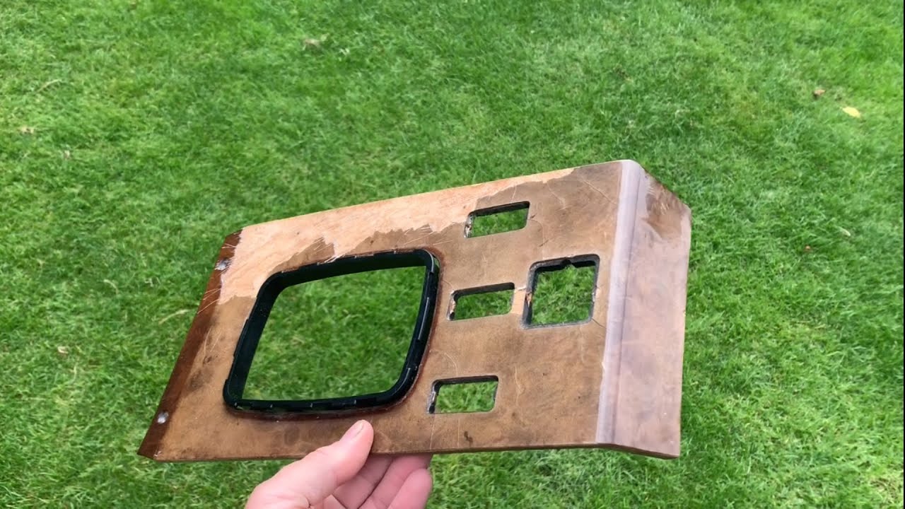 Mercedes 107 SL central consol Zebrana Veneer