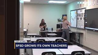 New teachers, familiar faces: Inside SFSD’s ‘grow your own’ approach
The Sioux Falls School District is welcoming 145 new educators this year, including familiar faces taking on new roles: leading their own classrooms.
For more Local News from KSFY: https://www.dakotanewsnow.com/
For more YouTube Content: https://www.youtube.com/channel/UCKLAnmPeSCBcCQU48vahXgw New teachers, familiar faces: Inside SFSD’s ‘grow your own’ approach