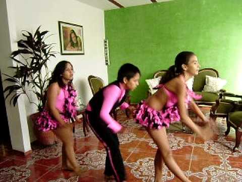 mis amores y carol en la casa ensayando