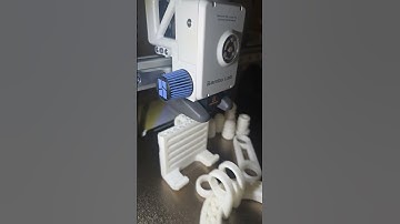 building an over engineered phone stand. #3dprinting #bambua1 #robot #3dprinter #technology