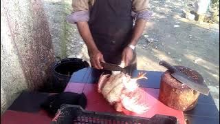Super chicken cutting and skin removing. matando galinha