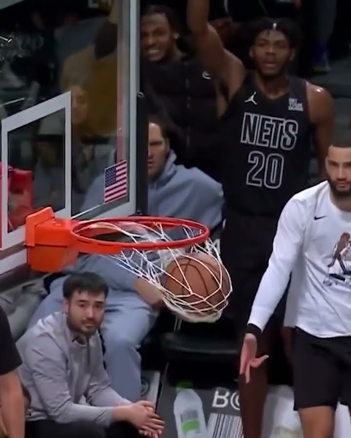 Too icy courtside in Brooklyn ❄️
