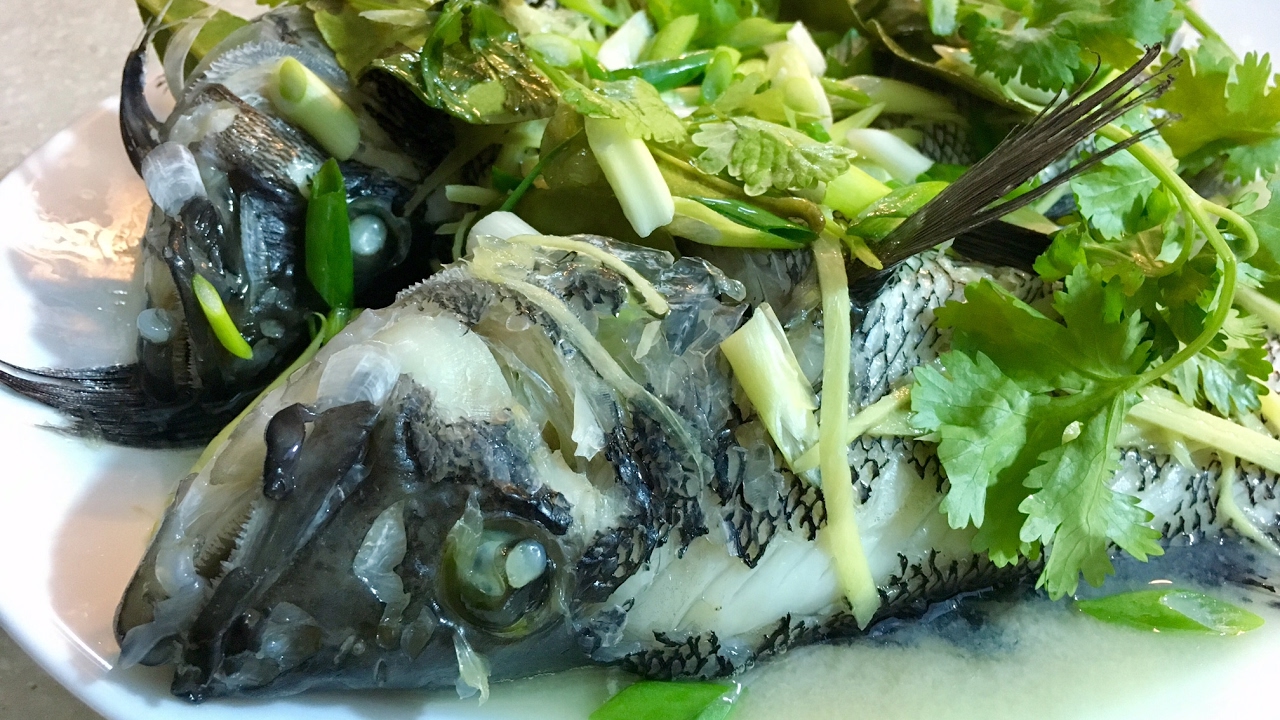 Steamed Sea Bass Chinese recipe. রেস্টুরেন্টের মত করে যে কোন মাছ এ ভাবে