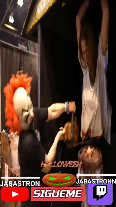 EL PAYASO 🤡 | CON UNA MOTOSIERRA 😱 | HALLOWEEN CONVENTION #twitch #halloween #youtubeshorts #shorts
